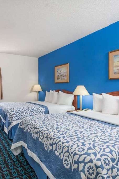 Hotel Days Inn and Suites Cambridge photo 2