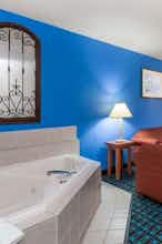 Hotel Days Inn and Suites Cambridge photo 4