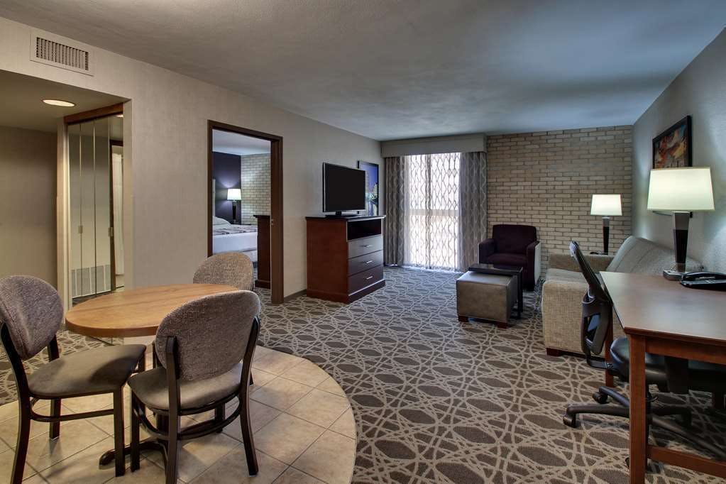 Hotel Drury Plaza Hotel San Antonio Airport photo 4