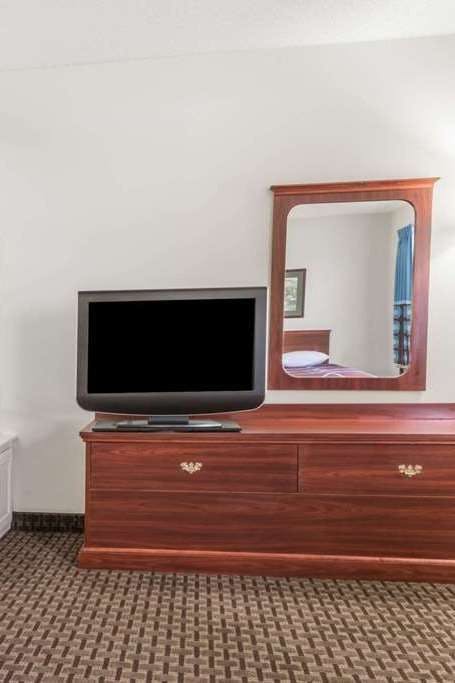 Hotel Super 8 by Wyndham Gardner photo 3