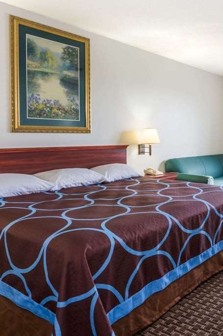 Hotel Super 8 by Wyndham Gardner photo 1