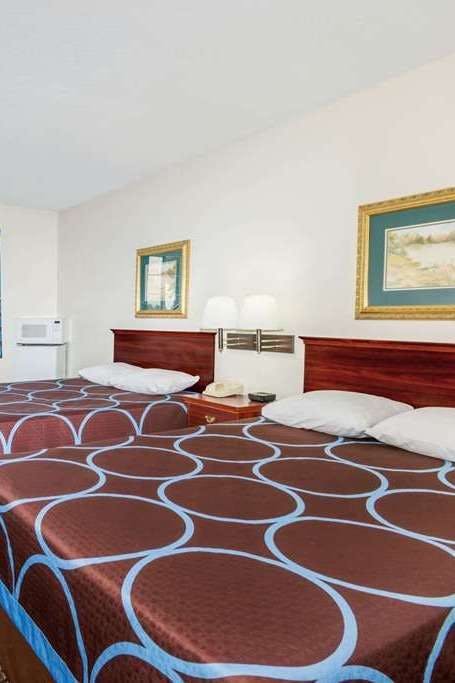 Hotel Super 8 by Wyndham Gardner photo 2