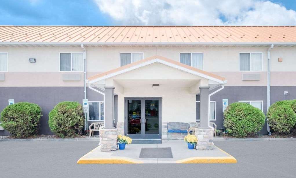 Days Inn & Suites by Wyndham Fargo 19th Ave/Airport Dome