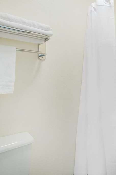 Hotel Days Inn & Suites by Wyndham Fargo 19th Ave/Airport Dome photo 5