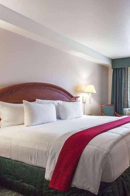 Hotel Baymont by Wyndham Bellingham photo 2