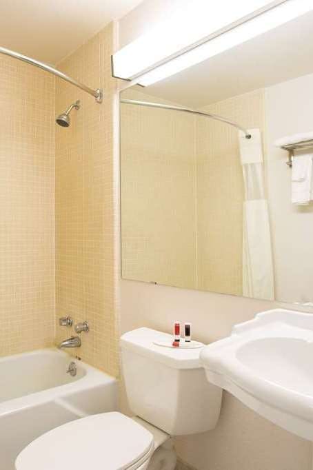 Hotel Travelodge by Wyndham Wytheville photo 5