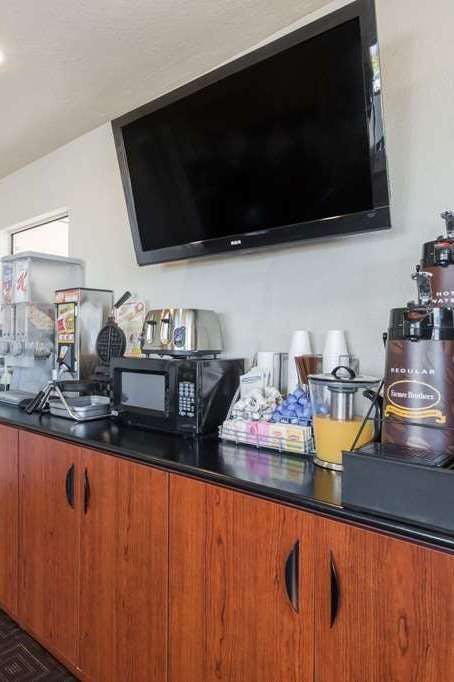 Hotel Super 8 Fort Bragg CA photo 4