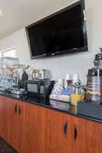 Hotel Super 8 Fort Bragg CA photo 4