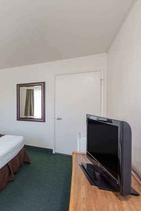 Hotel Super 8 Fort Bragg CA photo 3