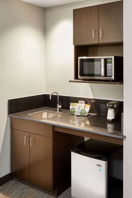 Hotel Wingate by Wyndham Hurricane WV photo 1