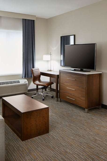 Hotel Wingate by Wyndham Hurricane WV photo 2