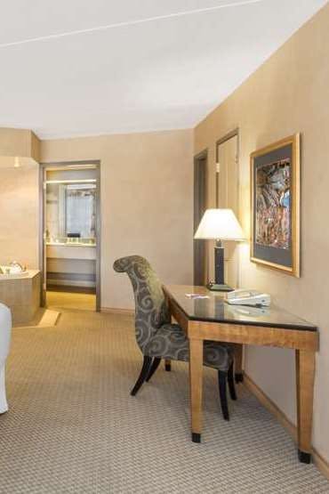 Hotel Ramada Plaza Prince George photo 3