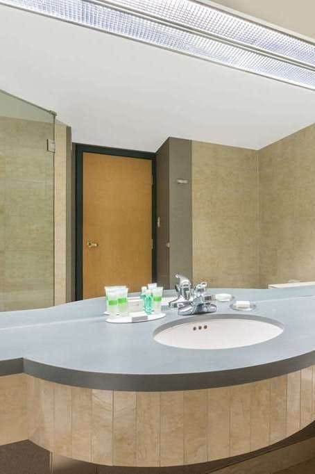 Hotel Ramada Plaza Prince George photo 4