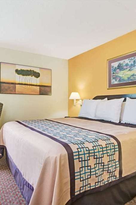 Hotel Days Inn & Suites by Wyndham Siler City photo 2