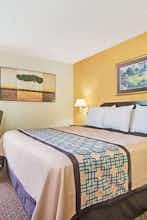 Hotel Days Inn & Suites by Wyndham Siler City photo 2