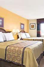 Hotel Days Inn & Suites by Wyndham Siler City photo 1