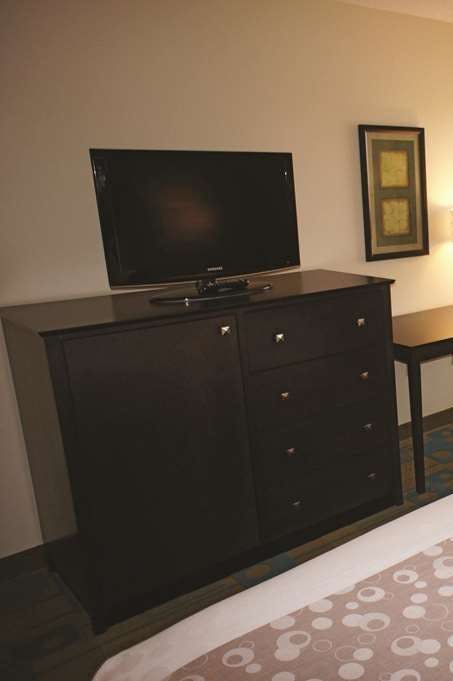 Hotel La Quinta Inn & Suites by Wyndham Plattsburgh photo 3