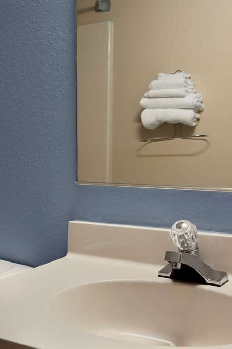 Hotel Super 8 by Wyndham Cromwell/Middletown photo 3