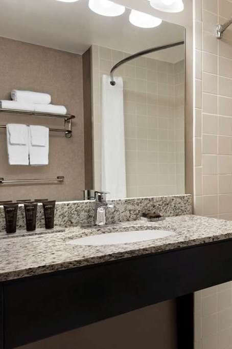 Hotel Wingate by Wyndham Cincinnati/Blue Ash photo 3