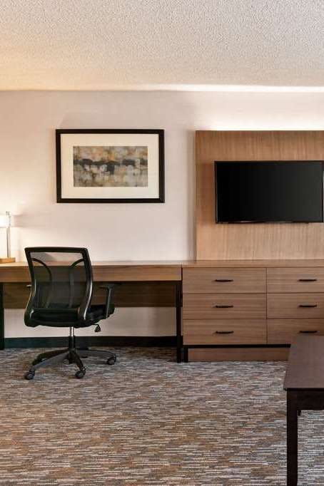 Hotel Wingate by Wyndham Cincinnati/Blue Ash photo 2