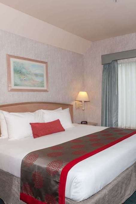 Hotel Ramada by Wyndham Bakersfield North photo 2