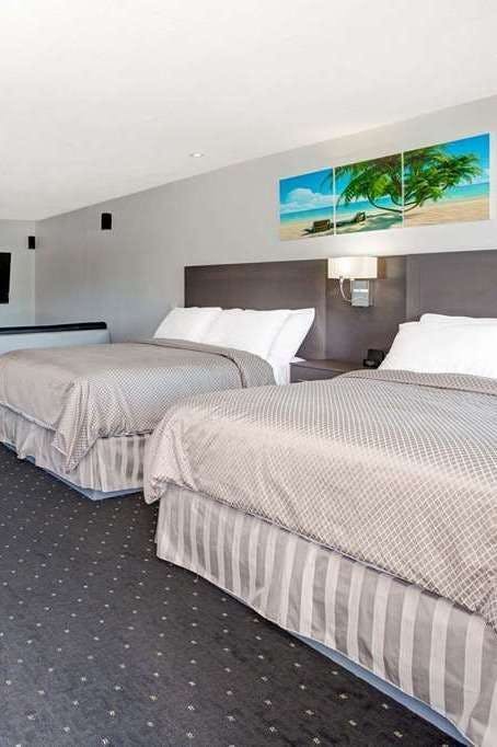 Hotel Howard Johnson by Wyndham Gananoque photo 1