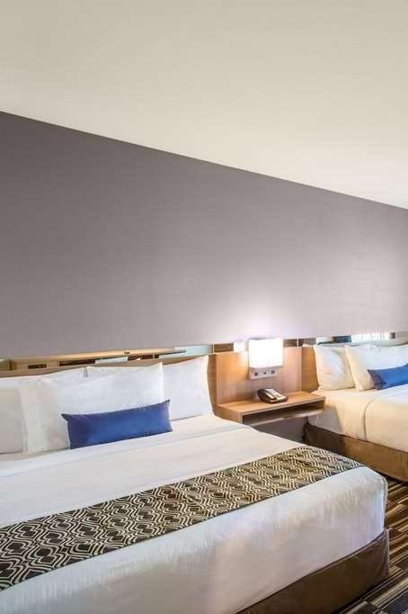 Hotel Microtel Vernal Naples photo 2