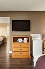 Hotel Days Inn by Wyndham Victoria Uptown photo 3