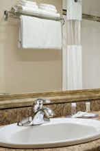 Hotel Days Inn by Wyndham Victoria Uptown photo 5