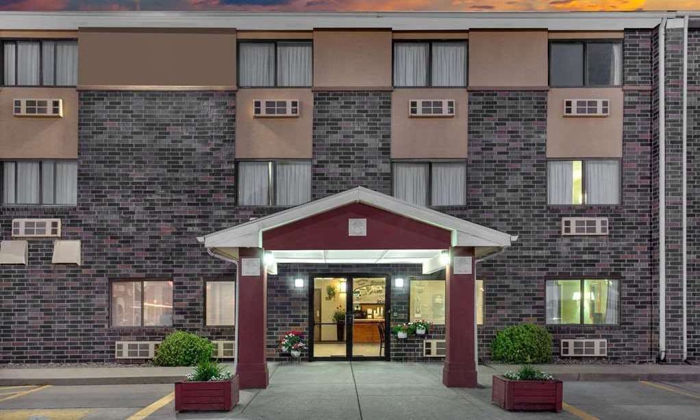 Super 8 by Wyndham Evansville East