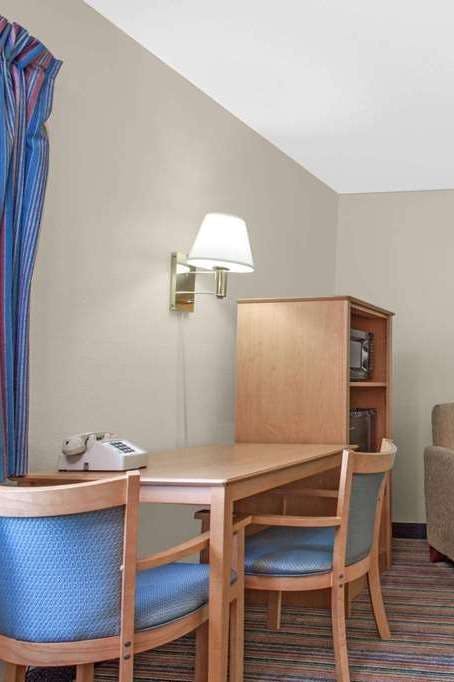 Hotel Super 8 by Wyndham Evansville East photo 3