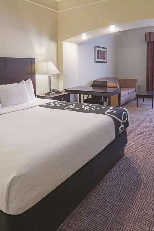 Hotel La Quinta Inn & Suites by Wyndham Waxahachie photo 2