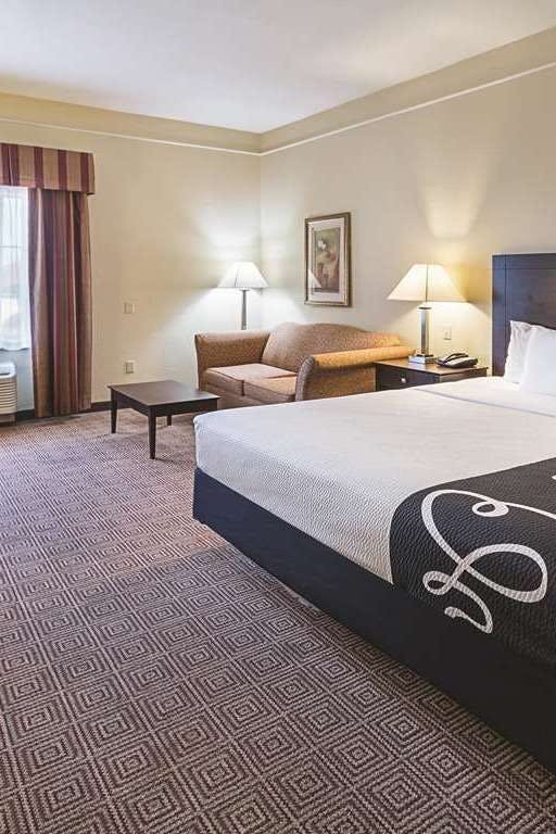 Hotel La Quinta Inn & Suites by Wyndham Waxahachie photo 1