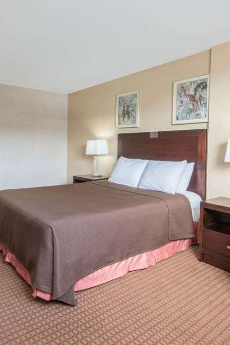 Hotel Howard Johnson by Wyndham Gravenhurst photo 2