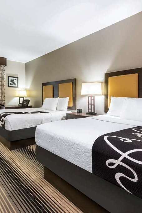 Hotel La Quinta Inn & Suites by Wyndham Orange photo 1