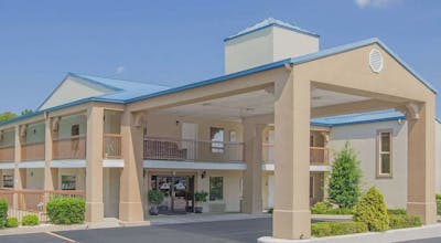 Days Inn and Suites Pine Bluff