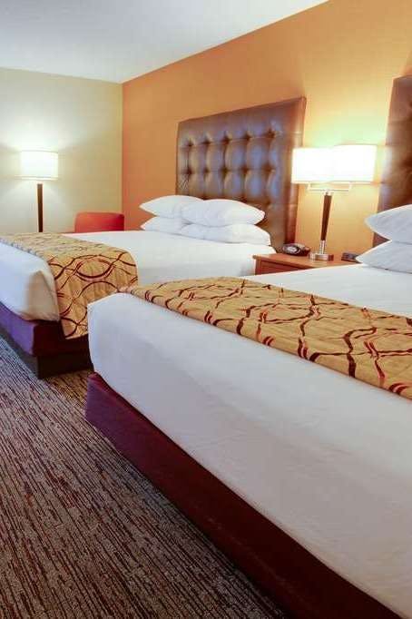 Hotel Drury Inn and Suites Terre Haute photo 2