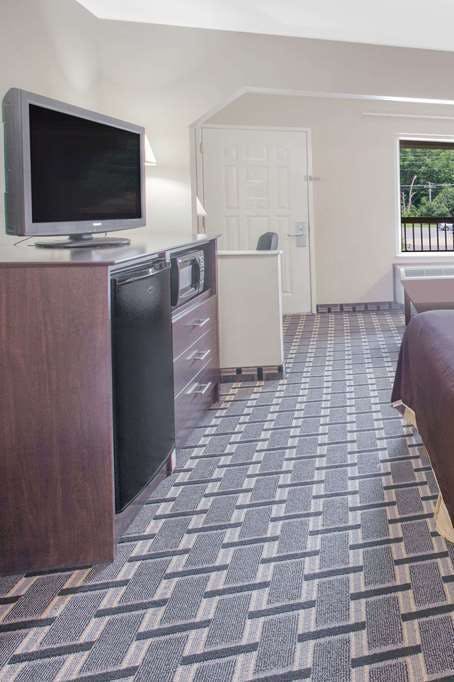 Hotel Days Inn and Suites Pine Bluff photo 3