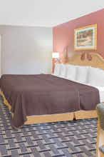 Hotel Days Inn and Suites Pine Bluff photo 1