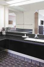Hotel Days Inn and Suites Pine Bluff photo 5