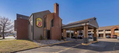 Super 8 Kansas City Airport N