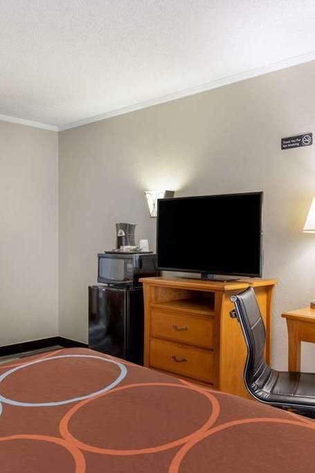 Hotel Super 8 by Wyndham Kansas City Airport North photo 2