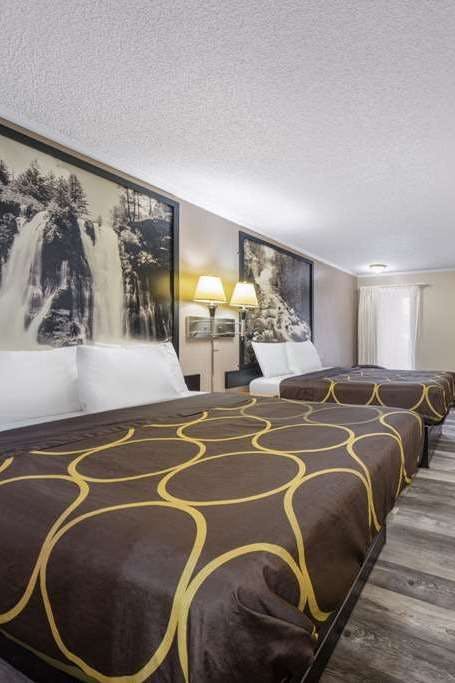 Hotel Super 8 by Wyndham Kansas City Airport North photo 1