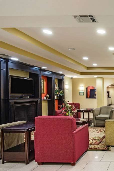 Hotel La Quinta Inn & Suites by Wyndham Canton MS photo 3