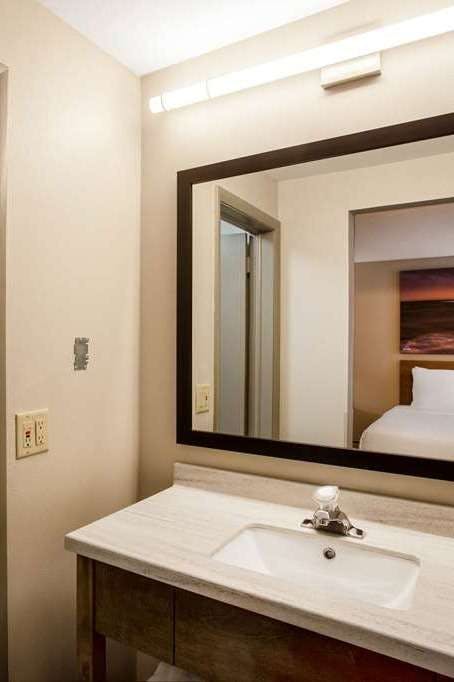 Hotel Days Inn by Wyndham Marquette photo 4