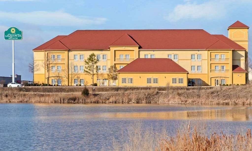 La Quinta Inn & Suites by Wyndham Shawnee