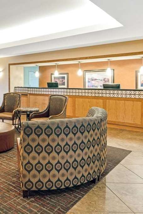 Hotel La Quinta Inn & Suites by Wyndham Shawnee photo 4