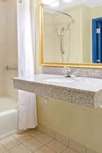 Hotel La Quinta Inn Ste Shawnee photo 3