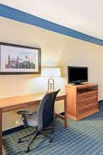 Hotel La Quinta Inn Ste Shawnee photo 2