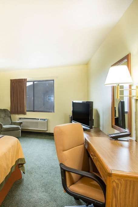 Hotel Super 8 by Wyndham Colby photo 2